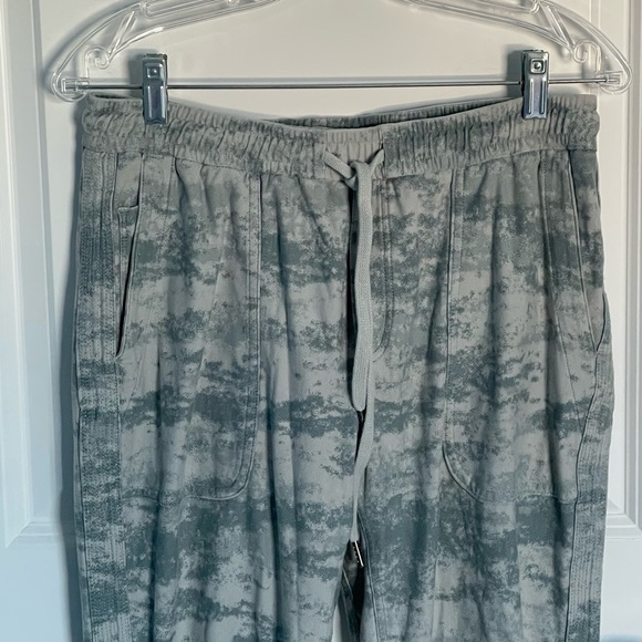 Athleta Farallon Fog Camo-Print Jogger Pants 35309 - Picture 3 of 13